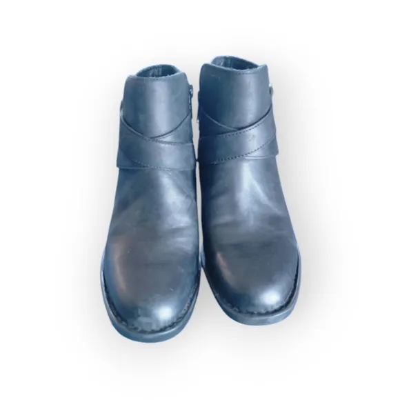 Like New Condition Women's Born Chaval Boots Size 6M