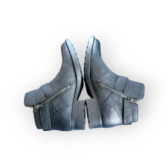 Like New Condition Women's Born Chaval Boots Size 6M