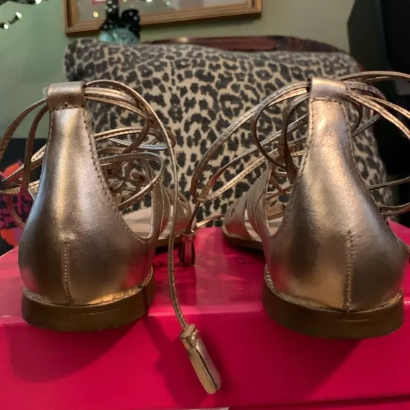 Lilly Pulitzer Womens gladiator sandals size 6.5 Gold Metallic (Fits as 7) EUC