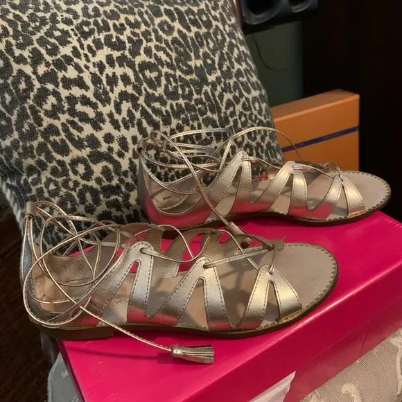 Lilly Pulitzer Womens gladiator sandals size 6.5 Gold Metallic (Fits as 7) EUC