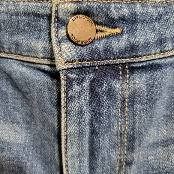 LIVERPOOL - KENNEDY CROP STRAIGHT W/ CUT HEM sz10