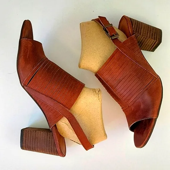Lucky Brand Jorelie Sandals Plum Brown Size 9.5