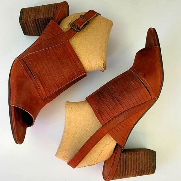 Lucky Brand Jorelie Sandals Plum Brown Size 9.5
