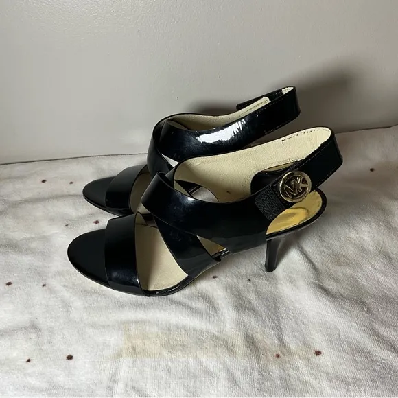 MACHEAL KORS JOSELLE  OPEN TOE BLACK PATER LEATHER HELL WOMEN SIZE 9