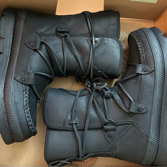 Manitobah Woman’s Pacific Half Winter Boots Size 8.5 NEW