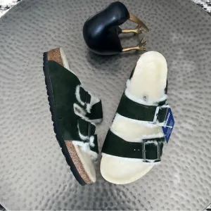 MEN’S Birkenstock Arizona Shearling Sandal in Mountain View Green