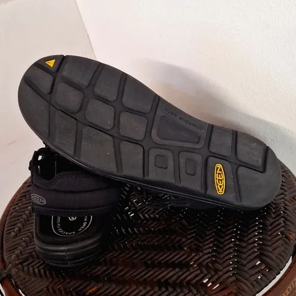 Men's Keen Uneek Sandals Black Open Toe Size 11.5
