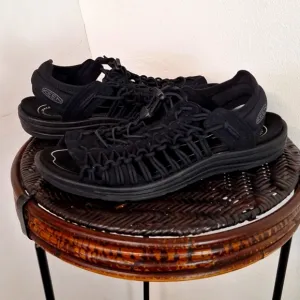 Men's Keen Uneek Sandals Black Open Toe Size 11.5