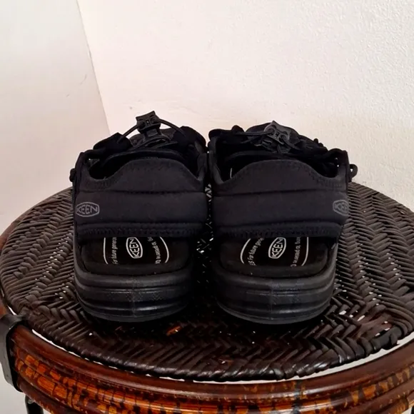 Men's Keen Uneek Sandals Black Open Toe Size 11.5