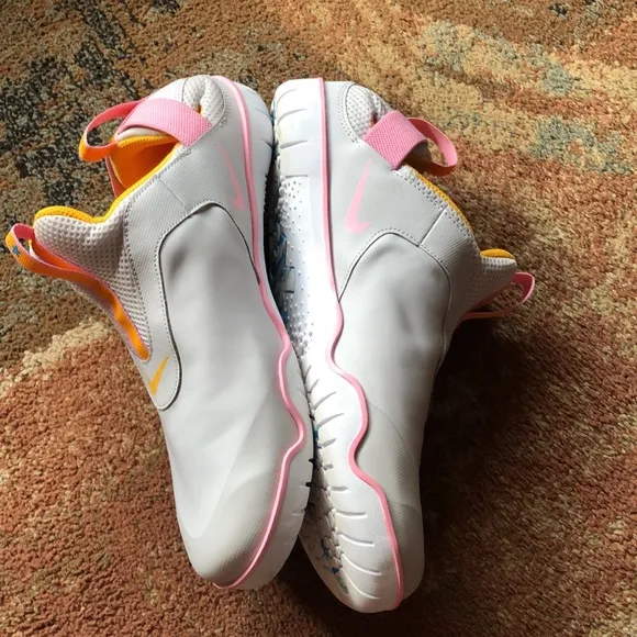 Mens Nike Zoom Pulse CT1629 002  pull on gray and pink Size 11.5