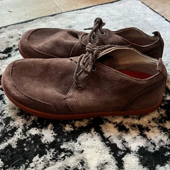 Men’s Olukai genuine brown suede leather lace up shoes. Size 41.