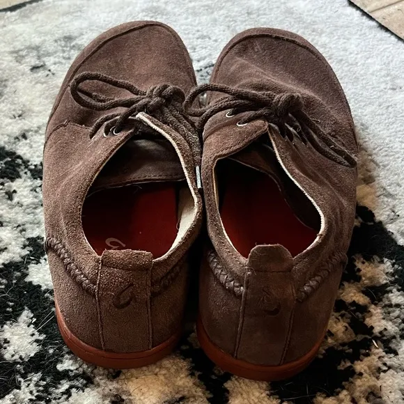 Men’s Olukai genuine brown suede leather lace up shoes. Size 41.