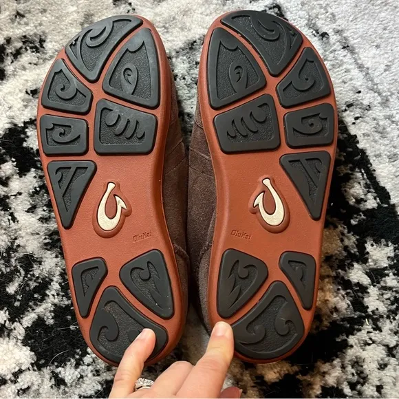 Men’s Olukai genuine brown suede leather lace up shoes. Size 41.