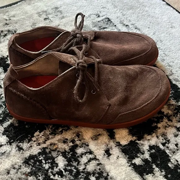 Men’s Olukai genuine brown suede leather lace up shoes. Size 41.