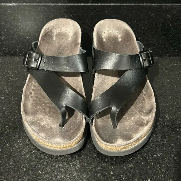 Mephisto Helen Plus Toe Loop sandals in black size 36 or 6
