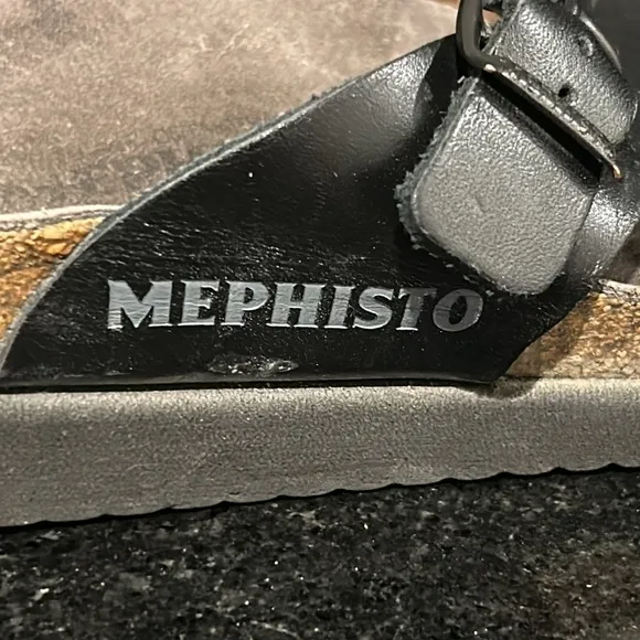 Mephisto Helen Plus Toe Loop sandals in black size 36 or 6
