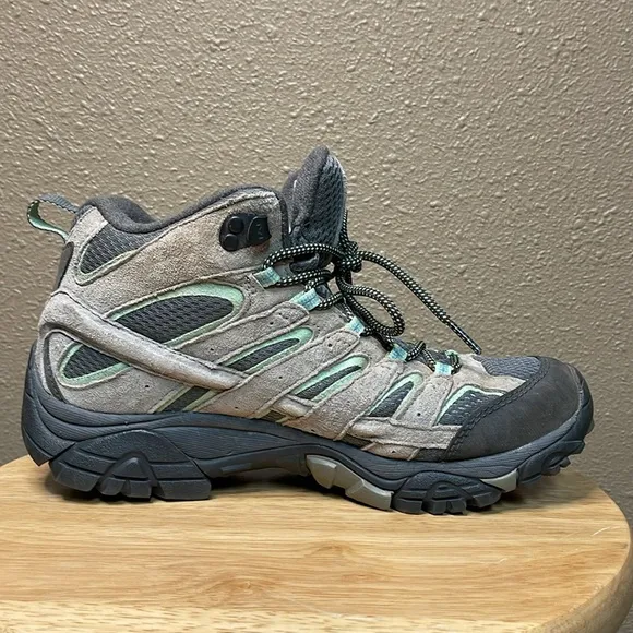 Merrell Moab 2 Mid Waterproof hiking boots Women’s 9.5 Drizzle Grey and Mint