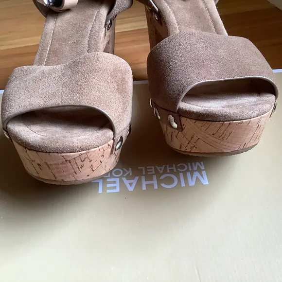 Michael Kors Hayden Open Toe Suede Platform Sandals Desert SZ 9.5