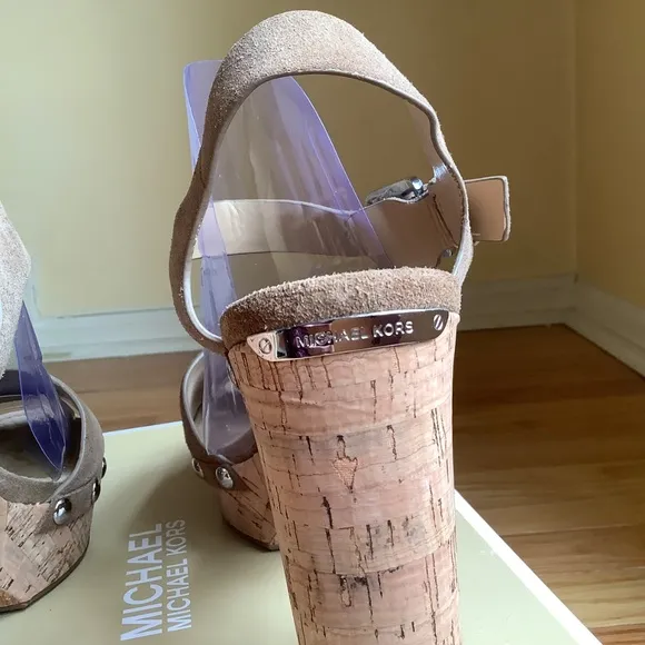Michael Kors Hayden Open Toe Suede Platform Sandals Desert SZ 9.5