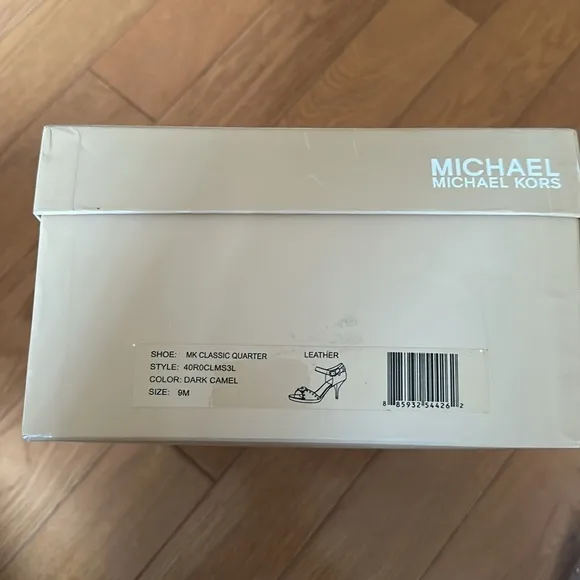 Michael Kors heel leather sandals. New.
