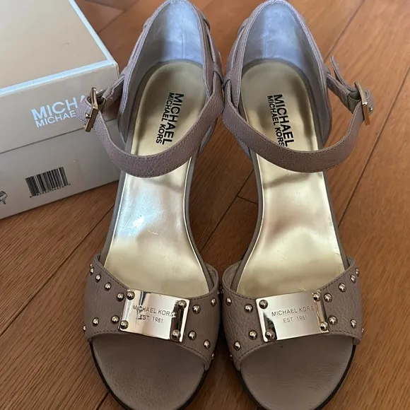 Michael Kors heel leather sandals. New.