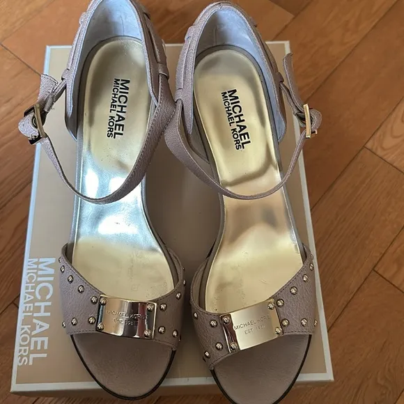 Michael Kors heel leather sandals. New.