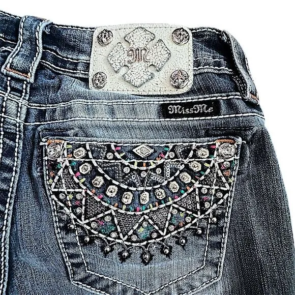 Miss Me Cuffed Capri Jeans Women’s Mid-Rise Blue Medium Wash Stretch - Size 28