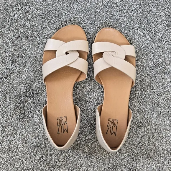 Miz Mooz Amory Women's Cream Sandals NEW size 9