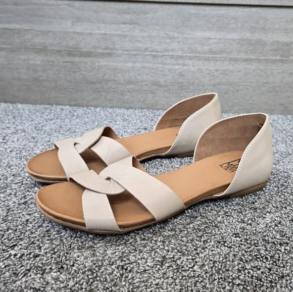 Miz Mooz Amory Women's Cream Sandals NEW size 9