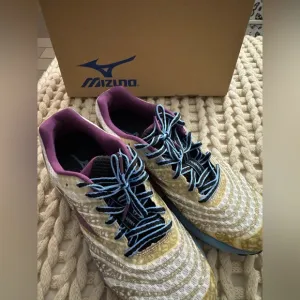 Mizuno running shoe - 9.5 Women’s