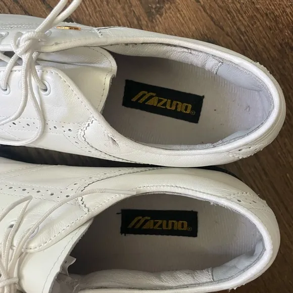 Mizuno White Athletic Shoes for Optimal Performance