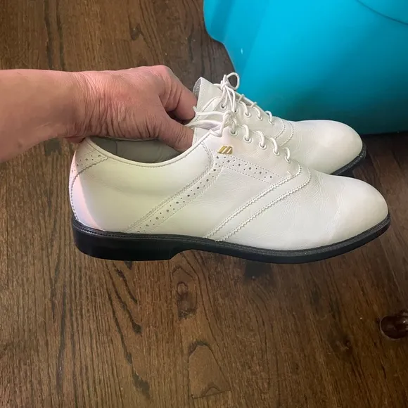 Mizuno White Athletic Shoes for Optimal Performance