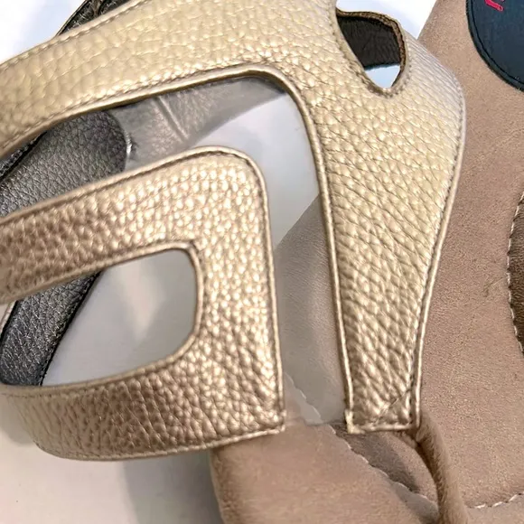 Modzori’s Zoey Stylish Women's reversible Wedge Sandals gold/silver size 7