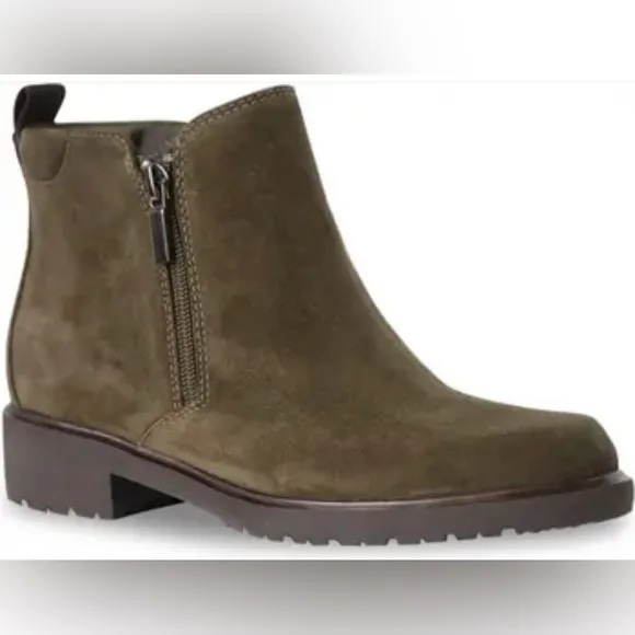 Munro Chelsea‎ style lug sole ankle boots