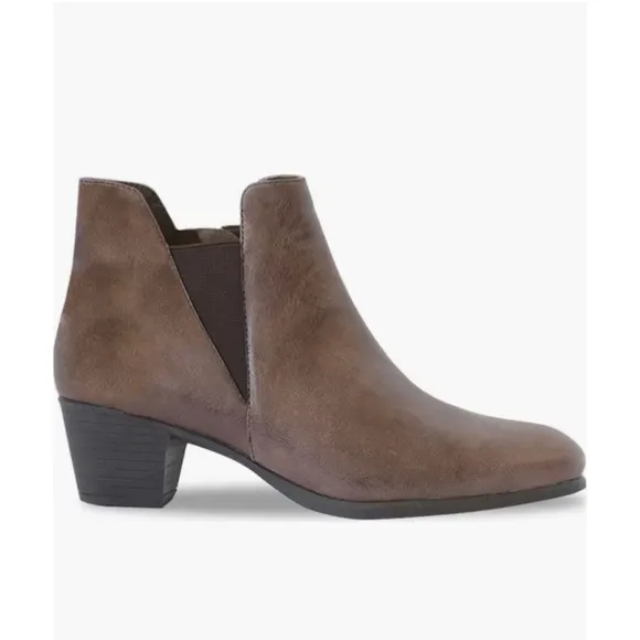 Munro Jackson Fudge Distressed Leather Booties Brown Leather Ankle Boots Size 8W