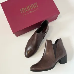 Munro Jackson Fudge Distressed Leather Booties Brown Leather Ankle Boots Size 8W