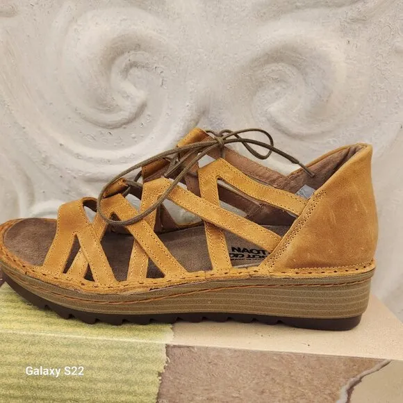 Naot &quot;Yarrow&quot; Oily Dune Nubuck Sandals. NIB. Size EU 36/US 5-5.5