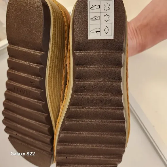 Naot &quot;Yarrow&quot; Oily Dune Nubuck Sandals. NIB. Size EU 36/US 5-5.5