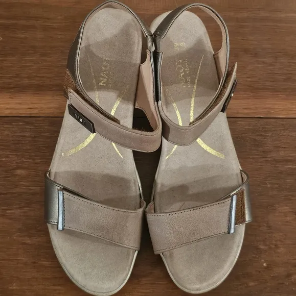 Naot Intact Women's Heels Khaki Tan Beige Pewter Leather Sandals - Size 39M