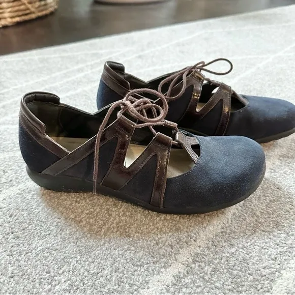 Naot Navy and Brown Leather Mary Jane Lace Up Supportive Shoes