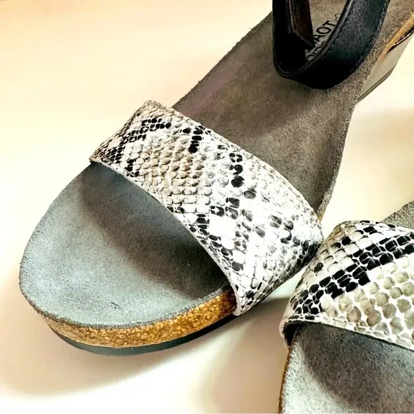 Naot Pixie Cobra Luster Wedge Sandals