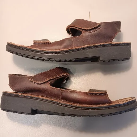 Naot women's 'Karenna' dark brown adjustable leather sandals sz 40 or sz 9 - 9.5