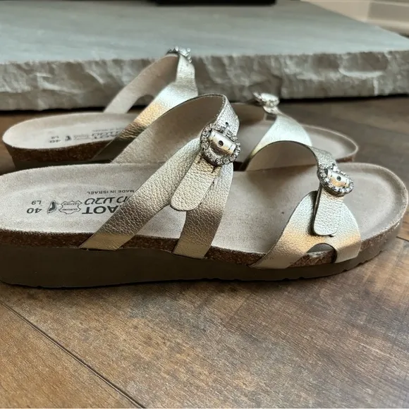 Naot Women’s Size 40 US 9-9.5 Kate Radiant Gold Leather Rhinestone Sandals