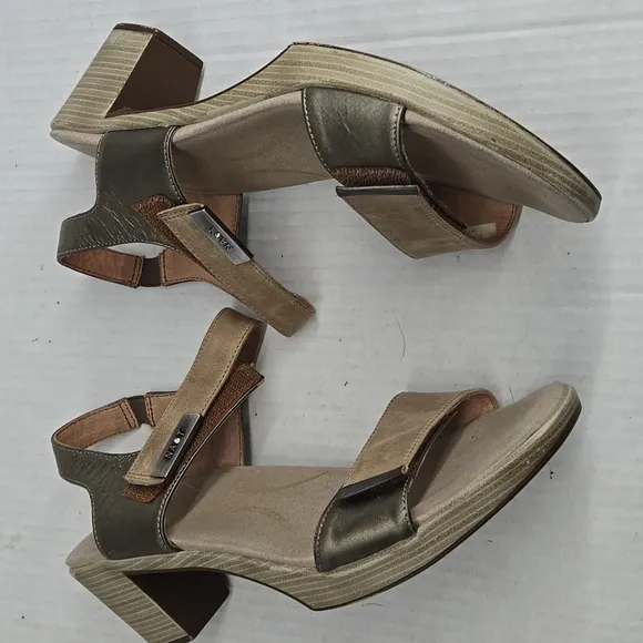 NAOT Women's Tan Leather Sandals Intact Khaki Beige/Pewter EU 39 US 8-8.5
