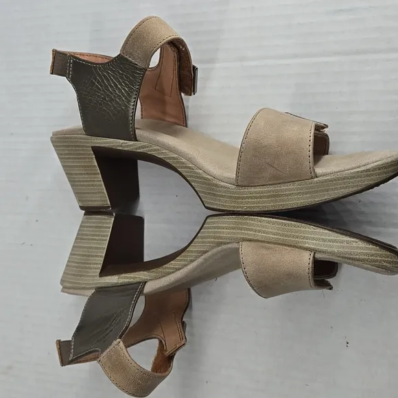 NAOT Women's Tan Leather Sandals Intact Khaki Beige/Pewter EU 39 US 8-8.5