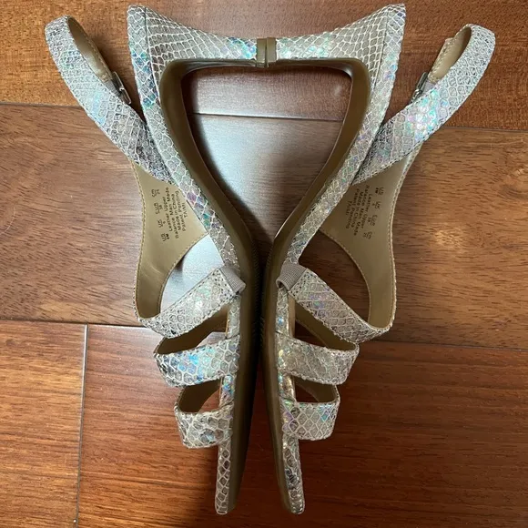 Naturalizer Iridescent Silver Metallic Snake Taimi Dress Sandals Heels Sz 8