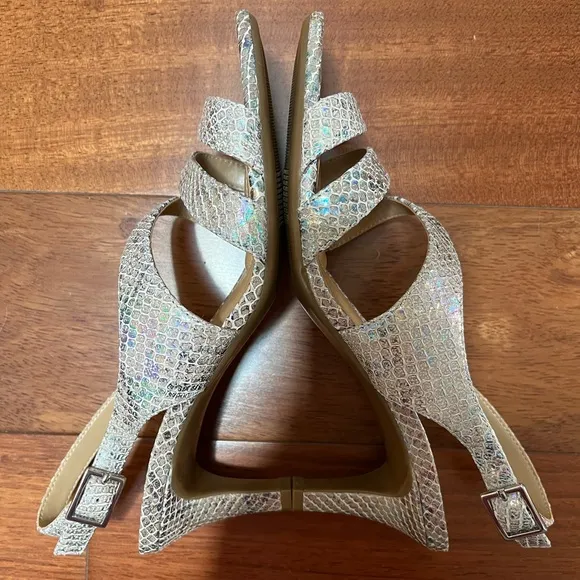 Naturalizer Iridescent Silver Metallic Snake Taimi Dress Sandals Heels Sz 8