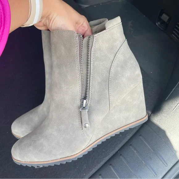 Naturalizer Soul Women's Haley Wedge Ankle Bootie Size 9