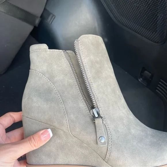 Naturalizer Soul Women's Haley Wedge Ankle Bootie Size 9