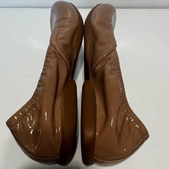 New ABEO Tilly Tan Patent Leather Flats Size 7